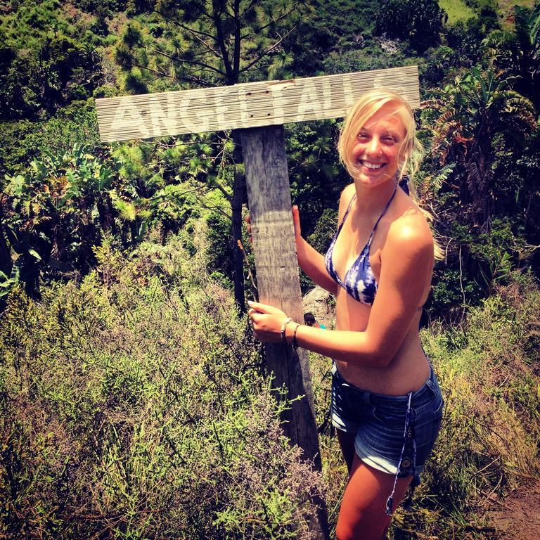 Albergue Jungle Monkey Backpackers Port Saint Johnʼs Exterior foto
