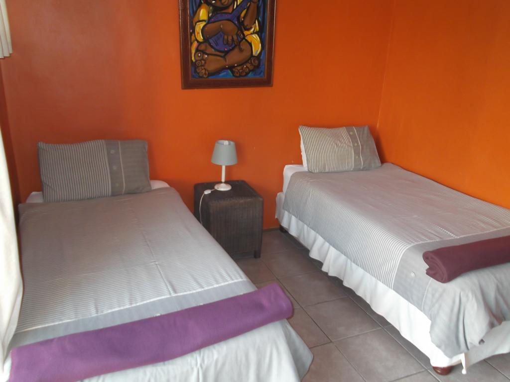 Albergue Jungle Monkey Backpackers Port Saint Johnʼs Exterior foto